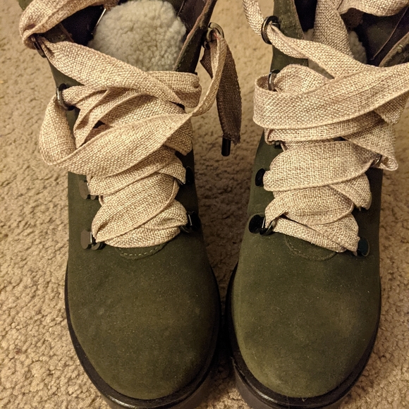 MOVING SALE!! Aquatalia juliet suede lined hiking boots - Picture 5 of 6